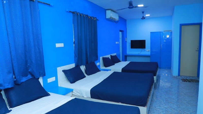 6 Bed  Room - Murali Inn
